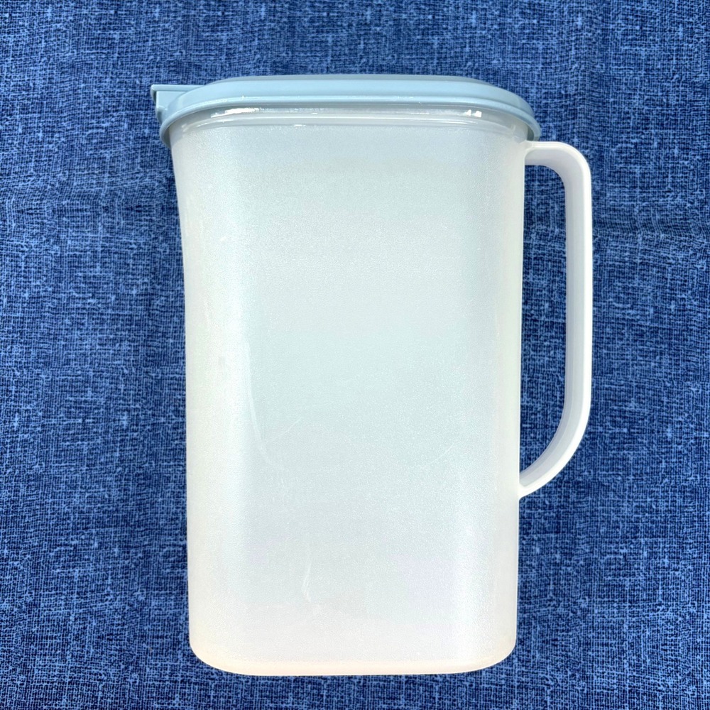 Tupperware Pitcher Slimline 2 Quart Sheer Blue Lid 2009B-1 Vintage USA Good